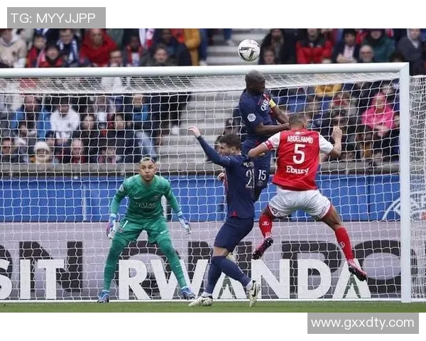 德甲焦点战巴黎圣日耳曼与AC米兰互交白卷乌龙球瞬间引发全场热议