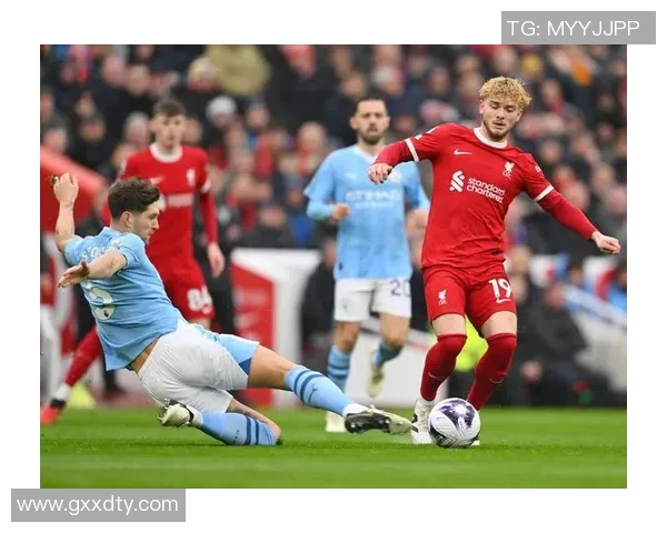 英超焦点战里昂与利物浦1比1平绝杀瞬间引发争议判罚热议